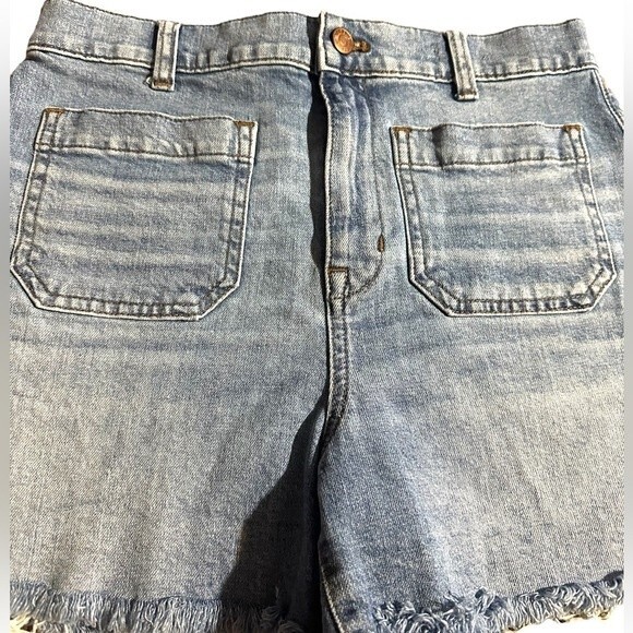 Madewell high-rise shorts frayed bottoms, size 28. Good condition. 98% cotton. - Picture 1 of 6